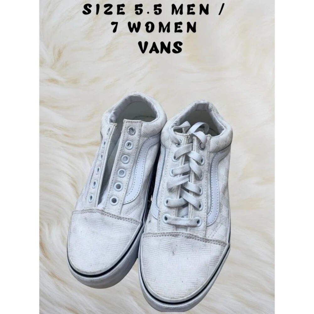 Vans Classic White Sneakers Men’s 5.5 Women’s 7 New Condition